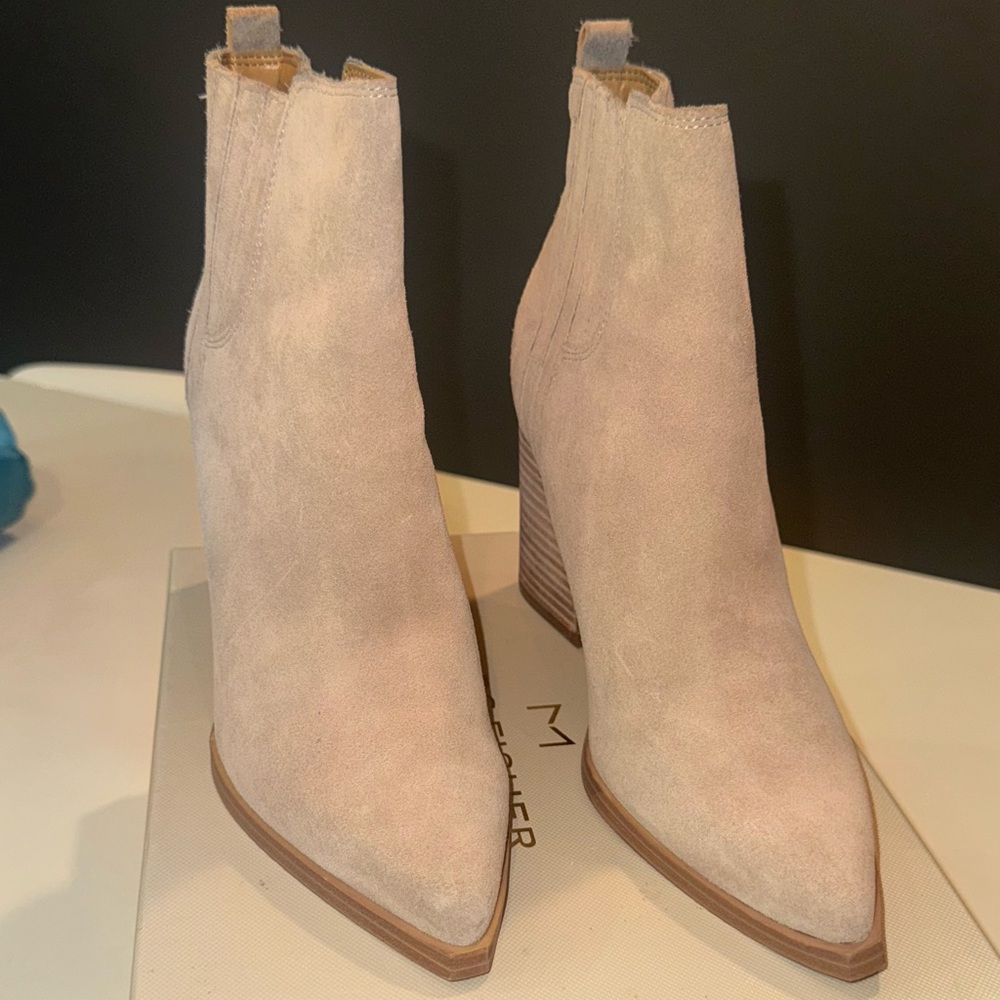 Marc Fisher Matter Chelsea Boot Women's Size US6 Beige Suede - Picture 11 of 11